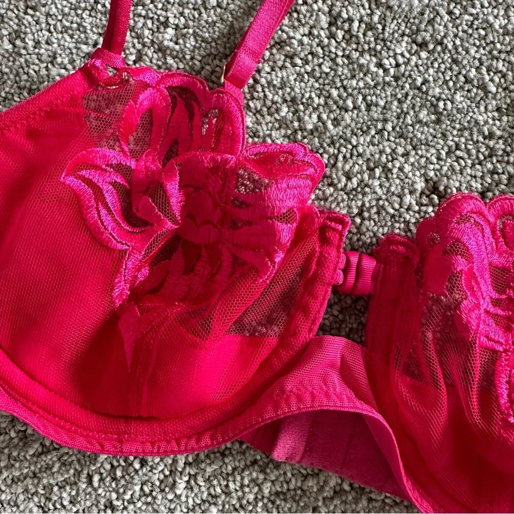 Victoria's‎ Secret Pink Satin Bra with Underwire Support Size 34C